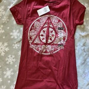 Hot Topic Burgundy Harry Potter Tee